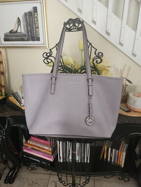 Michael Kors Jet Set Travel Saffiano leather tote bag